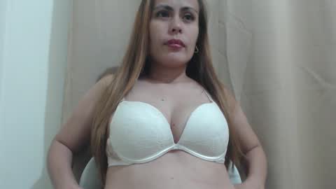 Snapshot of sexymye chatting on January 18, 10:17 am sexymye online show from January 18, 10:17 am
