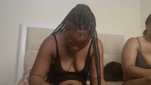 Snapshot of sexynina25 chatting on October 17, 7:01 am nina online show from October 17, 7:01 am