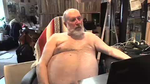 Grizz Lee Bear online show from January 7, 3:02 pm