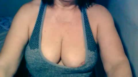 Snapshot of sexyoldwet chatting on September 18, 10:03 pm AnneSofia online show from September 18, 10:03 pm