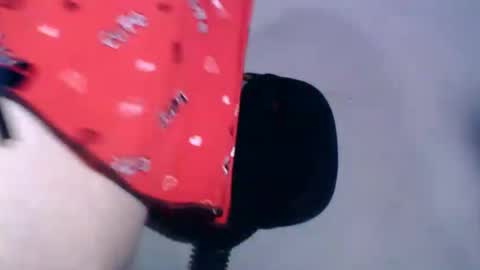 Snapshot of sexyoldwet chatting on October 24, 9:48 pm AnneSofia online show from October 24, 9:48 pm