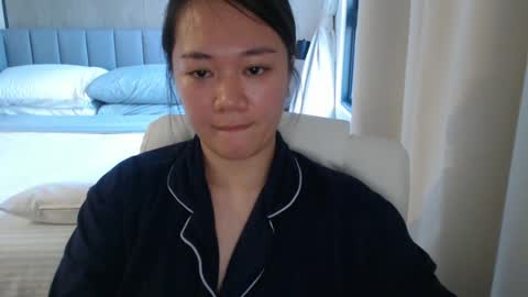 Snapshot of sexypenguin13 chatting on December 6, 10:00 am sexypenguin13 online show from December 6, 10:00 am