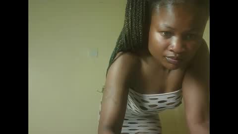 Snapshot of sexyqueenivy chatting on October 2, 1:37 am queenivy online show from October 2, 1:37 am