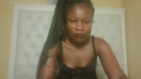Snapshot of sexyqueenivy chatting on October 6, 7:59 am queenivy online show from October 6, 7:59 am