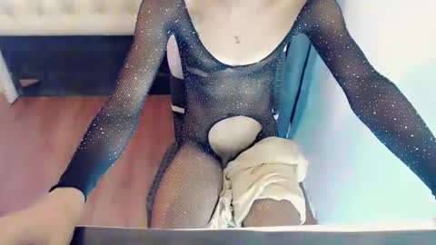 Snapshot of sexyshinixx chatting on September 27, 5:16 am sexyshinixx online show from September 27, 5:16 am