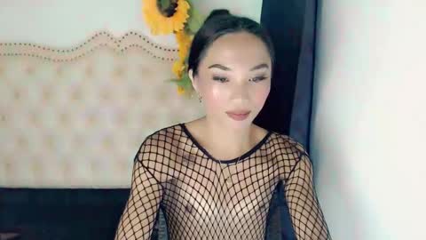 Snapshot of sexyshinixx chatting on September 16, 6:55 pm sexyshinixx online show from September 16, 6:55 pm