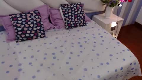 Mary online show from November 17, 2:08 pm