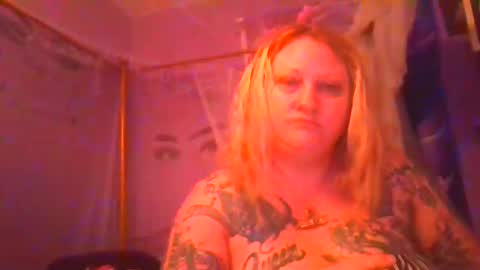Snapshot of sexyzanna69 chatting on October 20, 1:32 am SexyZannaRose69 online show from October 20, 1:32 am