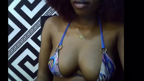 Snapshot of sezy_petite chatting on October 3, 10:29 pm Wealth online show from October 3, 10:29 pm