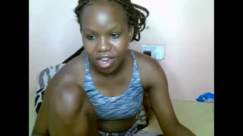 Snapshot of shaa_loon chatting on October 18, 8:29 am shaa_loon online show from October 18, 8:29 am