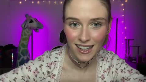 Snapshot of shadebabe chatting on February 4, 7:51 am shadebabe online show from February 4, 7:51 am