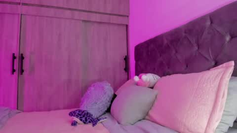 Shaina Vasquez online show from June 1, 5:42 am