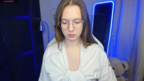 Vivian online show from September 21, 4:00 pm