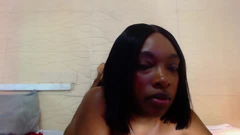 Snapshot of shamira_moore chatting on December 10, 11:30 pm Catalina online show from December 10, 11:30 pm
