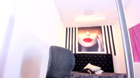 Snapshot of shanelle__ chatting on September 16, 1:13 pm S H A N E L L E online show from September 16, 1:13 pm