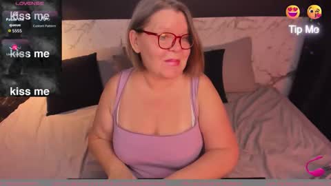 Snapshot of shannonshine chatting on October 9, 5:18 pm Shannon online show from October 9, 5:18 pm