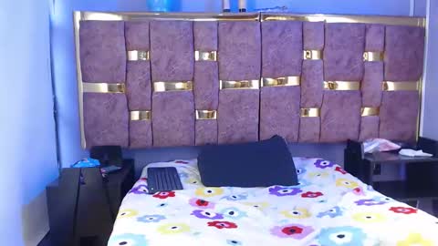 shantall 05 online show from October 24, 9:15 pm