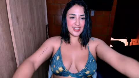 Snapshot of sharain chatting on December 27, 7:14 pm My real name is bella  Much Gust  online show from December 27, 7:14 pm