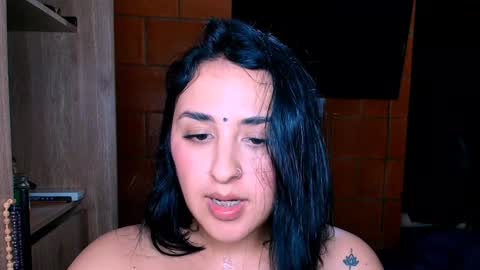 Snapshot of sharain chatting on January 6, 11:52 pm My real name is bella  Much Gust  online show from January 6, 11:52 pm