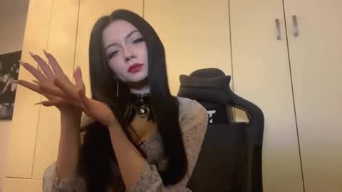 Angie online show from October 15, 4:08 pm