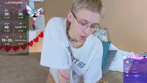 Snapshot of sharli_rose chatting on February 17, 7:01 pm Sharli online show from February 17, 7:01 pm