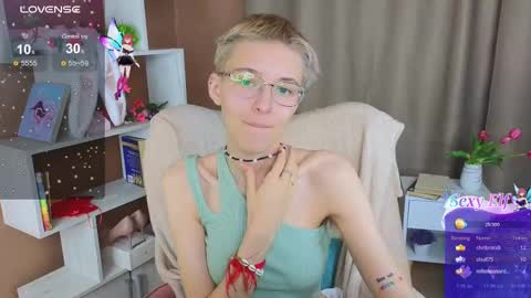 Snapshot of sharli_rose chatting on February 25, 6:23 pm Sharli online show from February 25, 6:23 pm