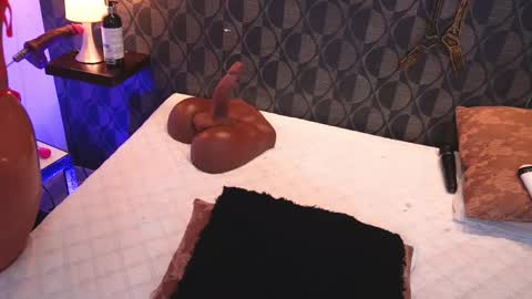 Sharom  online show from October 31, 7:58 pm