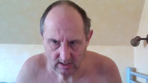 Snapshot of sharpshoder chatting on February 8, 1:01 pm Peter online show from February 8, 1:01 pm