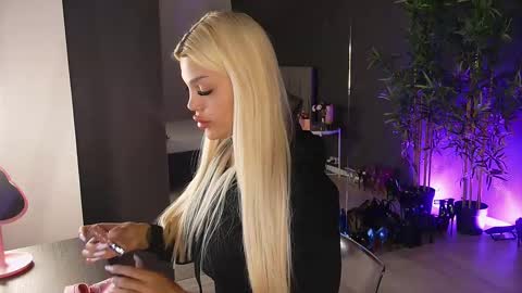 shayblonde online show from March 11, 4:41 am