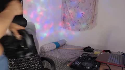 Shayna online show from February 19, 2:33 am