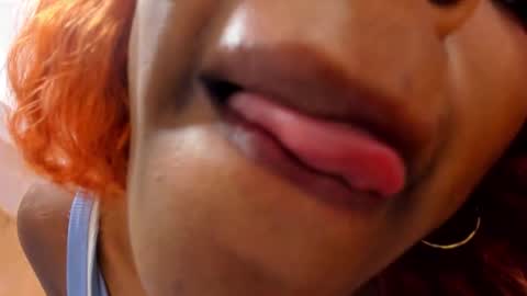 Snapshot of shenielxxx chatting on October 24, 2:51 pm shenielxxx online show from October 24, 2:51 pm
