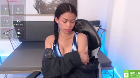 Snapshot of shenna_brunette_ chatting on January 30, 2:36 pm Shenna online show from January 30, 2:36 pm
