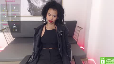 Snapshot of shenna_brunette_ chatting on January 24, 1:36 pm Shenna online show from January 24, 1:36 pm