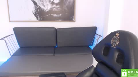 Snapshot of shenna_brunette_ chatting on February 6, 4:36 pm Shenna online show from February 6, 4:36 pm