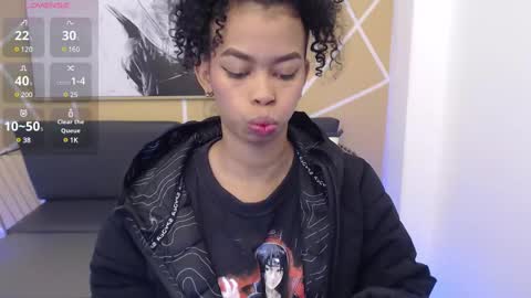 Snapshot of shenna_brunette_ chatting on March 8, 1:03 pm Shenna online show from March 8, 1:03 pm