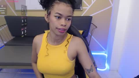 Snapshot of shenna_brunette_ chatting on March 12, 1:08 pm Shenna online show from March 12, 1:08 pm