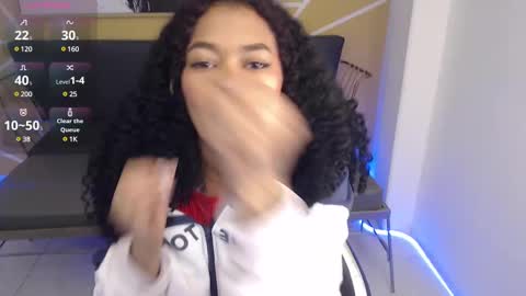 Snapshot of shenna_brunette_ chatting on March 3, 1:01 pm Shenna online show from March 3, 1:01 pm