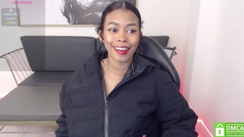 Snapshot of shenna_brunette_ chatting on February 2, 1:08 pm Shenna online show from February 2, 1:08 pm