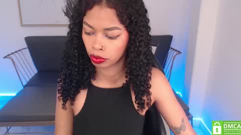 Snapshot of shenna_brunette_ chatting on February 5, 4:25 pm Shenna online show from February 5, 4:25 pm