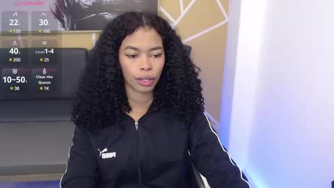 Snapshot of shenna_brunette_ chatting on March 5, 1:06 pm Shenna online show from March 5, 1:06 pm