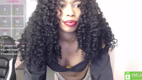 Snapshot of shenna_brunette_ chatting on February 16, 4:10 pm Shenna online show from February 16, 4:10 pm