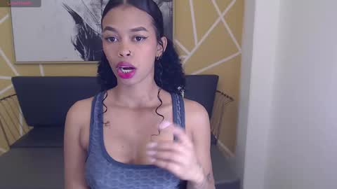 Snapshot of shenna_brunette_ chatting on March 10, 1:00 pm Shenna online show from March 10, 1:00 pm