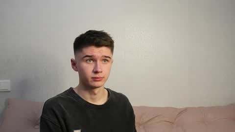 Max online show from November 5, 3:03 pm