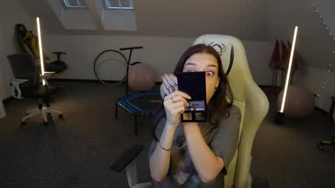 Sheryl online show from November 18, 11:13 am