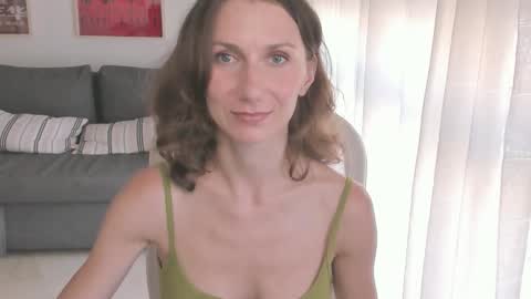 Snapshot of shesleepsnaked chatting on October 8, 4:02 pm shesleepsnaked online show from October 8, 4:02 pm