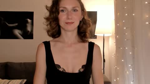 shesleepsnaked online show from March 15, 5:16 pm