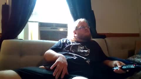 Snapshot of shifty885 chatting on October 18, 5:06 pm shifty885 online show from October 18, 5:06 pm