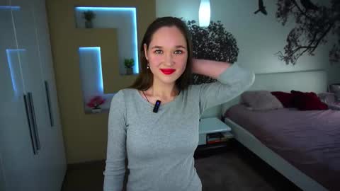 Mia online show from November 5, 2:08 pm