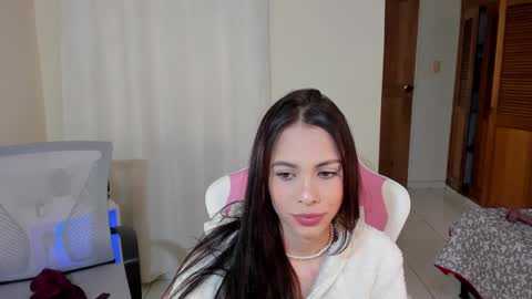 Snapshot of shkendall chatting on February 18, 4:36 pm kendal online show from February 18, 4:36 pm