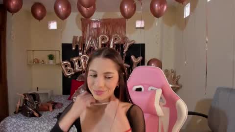 Snapshot of shkendall chatting on February 10, 1:33 pm kendal online show from February 10, 1:33 pm
